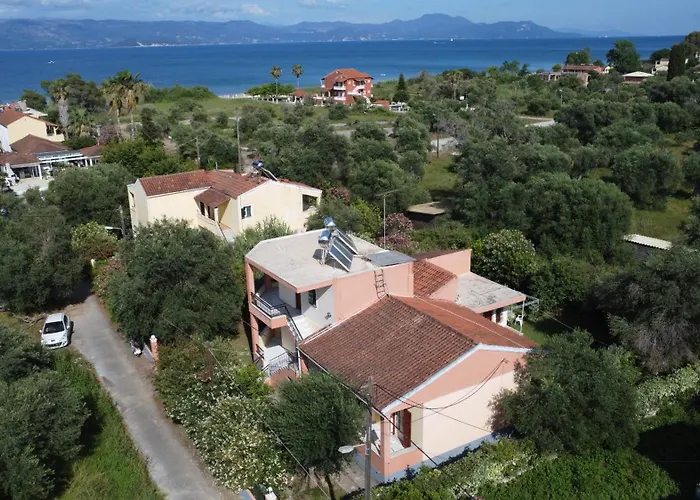 Appartamento George's 3-bed With Garden Kávos