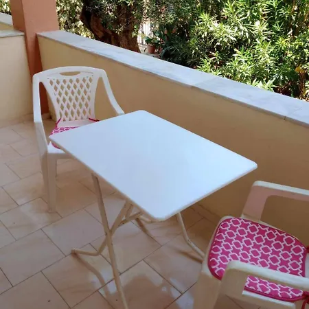Apartment George's With Garden